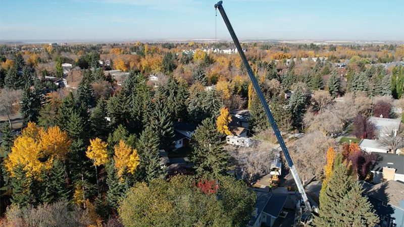 Removal-Techniques-for-Municipal-Settings_Crane-Assisted-Lift